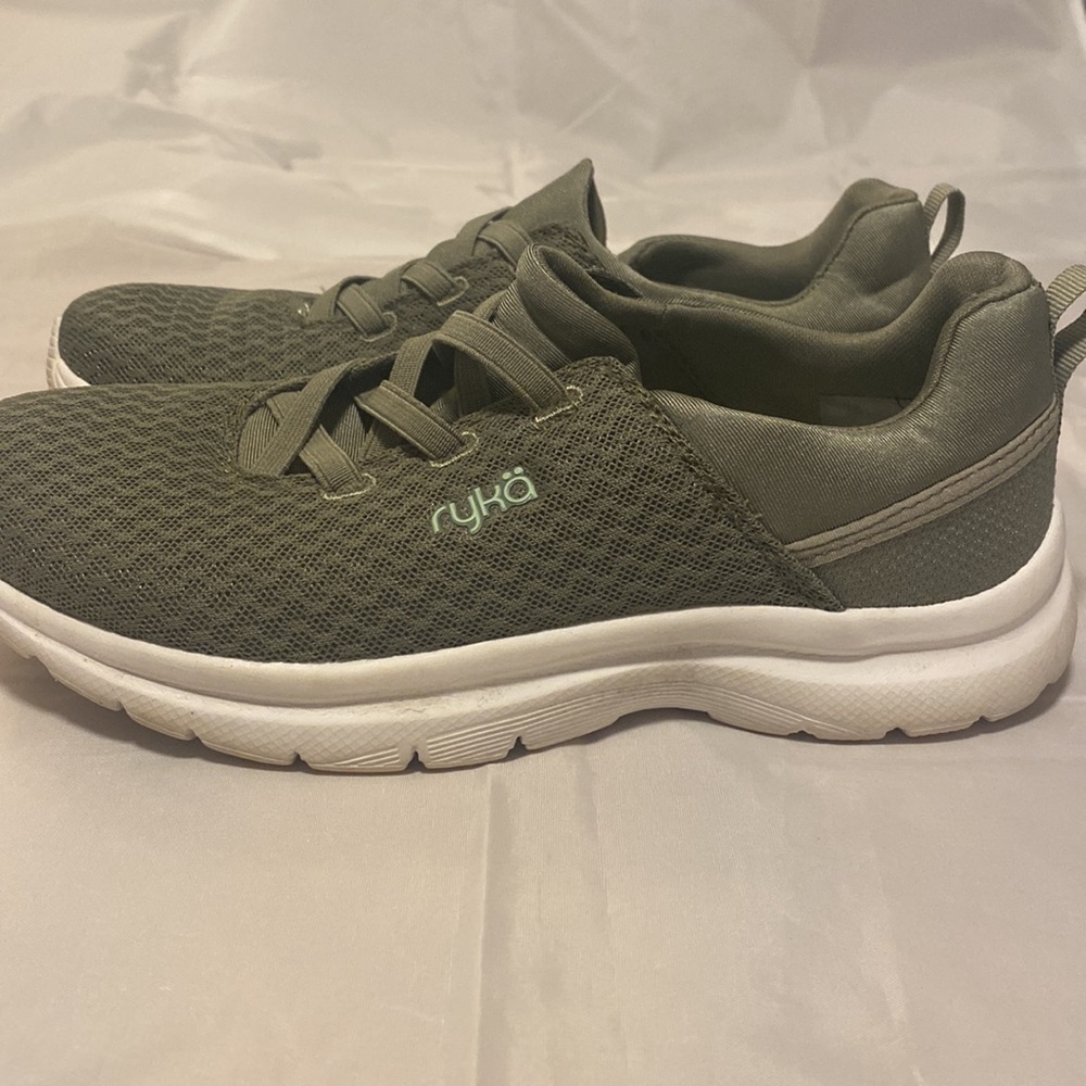 Ryka Whim Slip-on Sneakers, Women’s Size 6.5